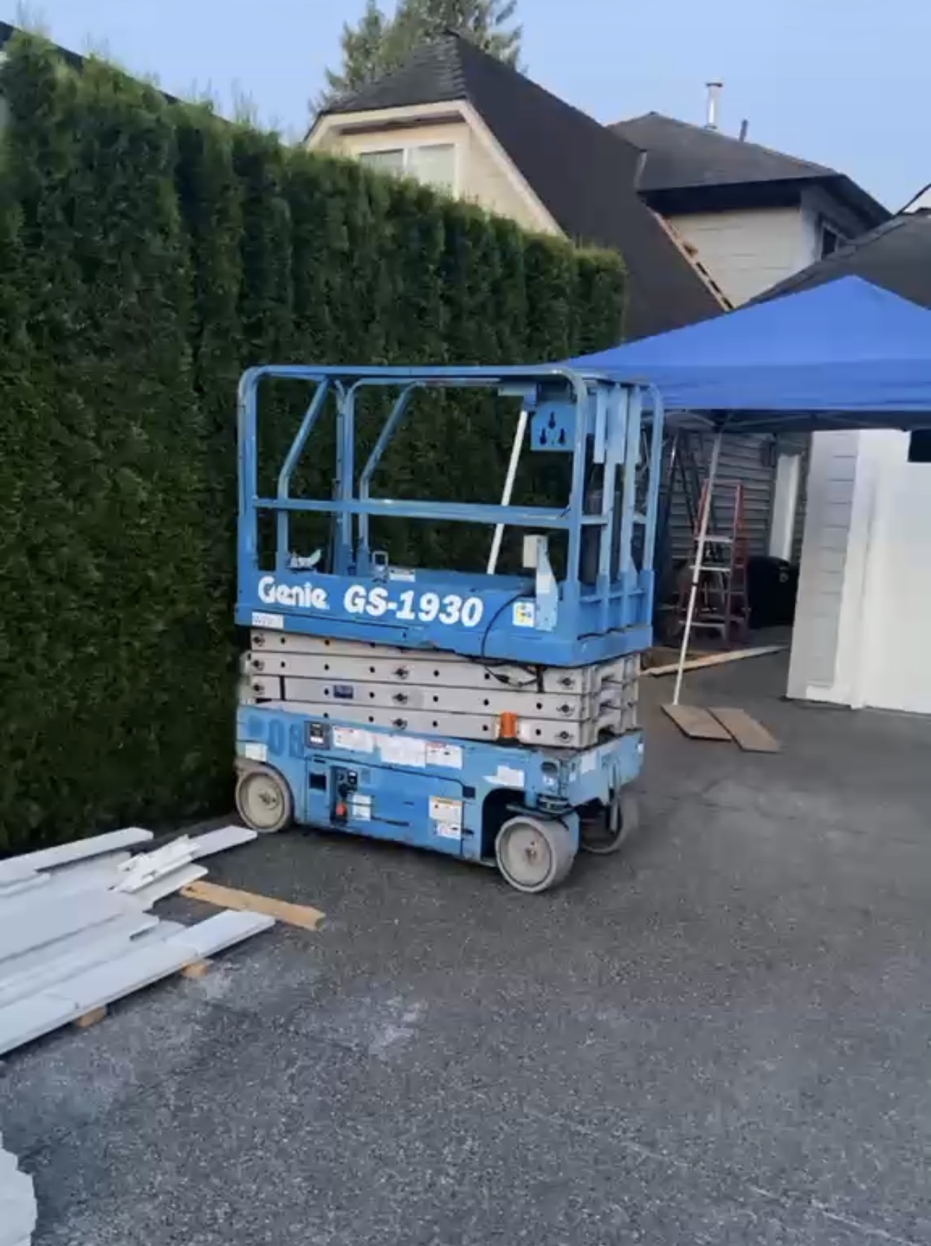 Blue Genie GS-1930 lift parked at a local job site